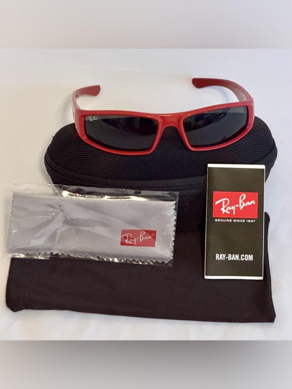 NWOT~Red Ray-ban Unisex Sunglasses + 2 Cases & Accessories (RB4335)